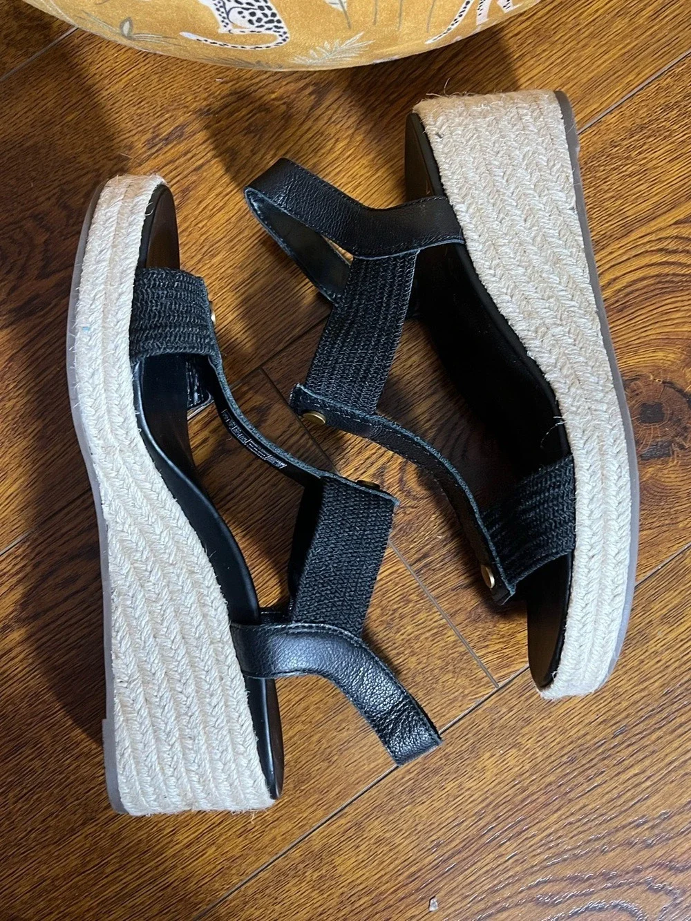 NWOB $135 Vionic Calera Black Leather Espadrille Wedge Sandals 9.5